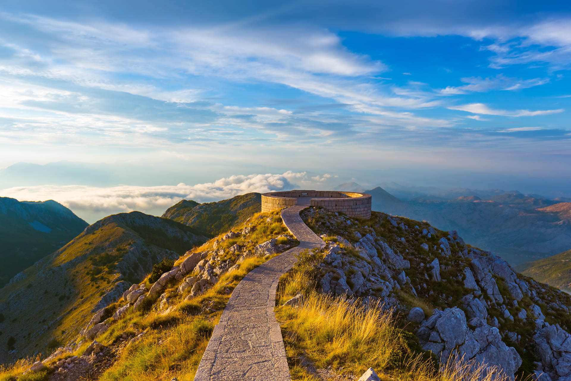 Lovcen Naturpark Njegos Mausoleum Mietwagenrundreisen Höhepunkte Montenegros